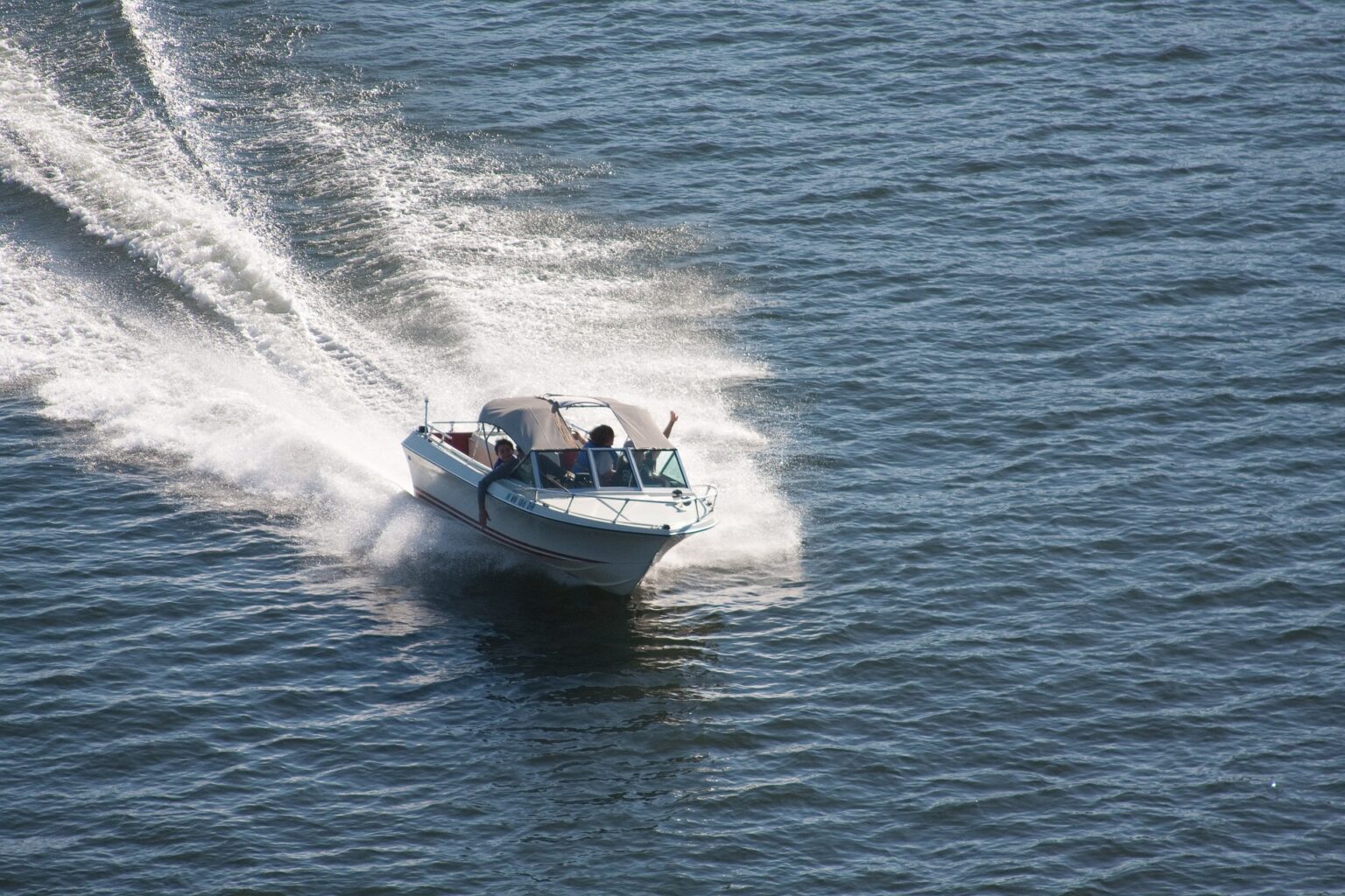 speedboat-g4de9577ec_1920